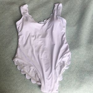 ChicWish One Piece Scalloped Edge White XL